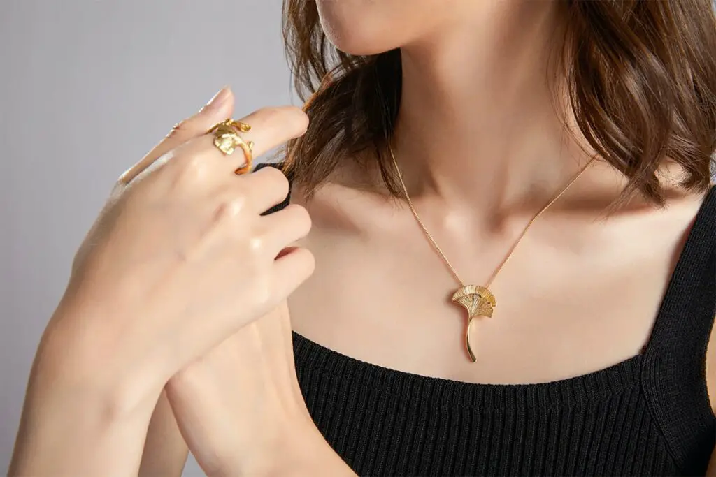 To make your loved ones happy, surprise them with the perfect jewelry