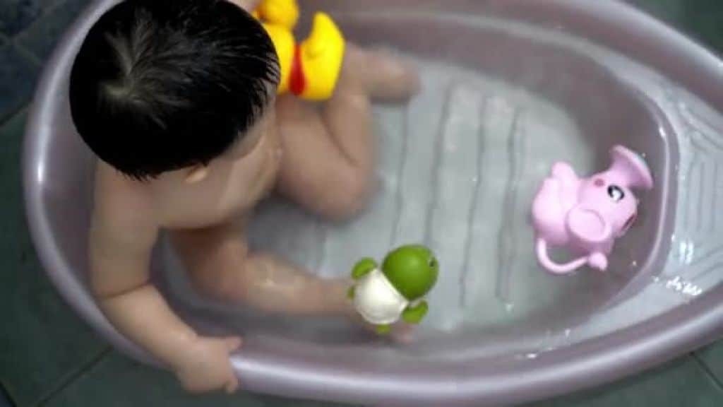 Safety Precautions Every Parent Should Know When Using a Bathtub