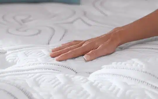 How can I choose the best Serta mattress for my sleeping position and comfort preferences?